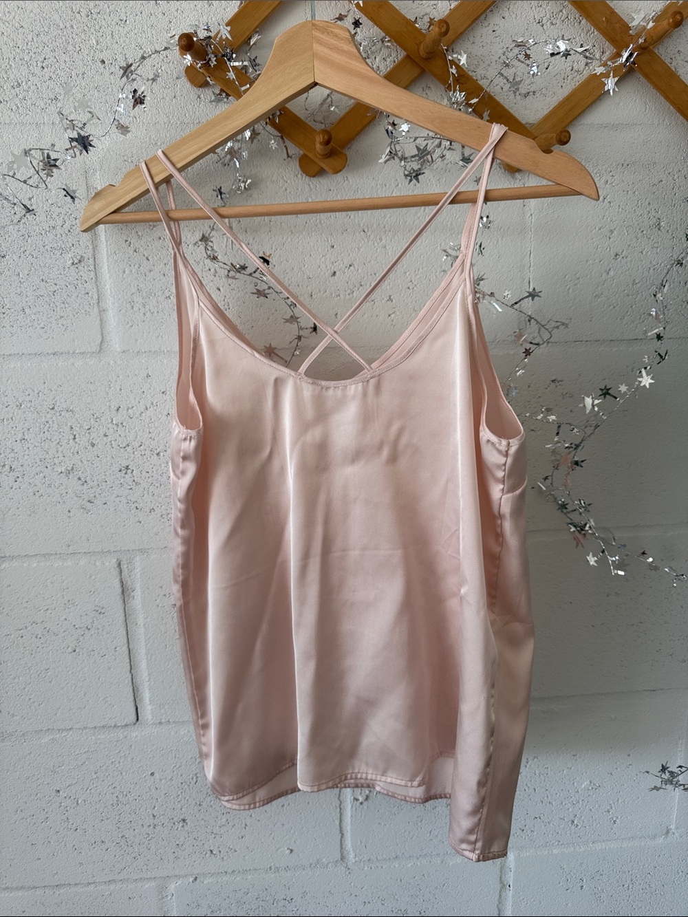 Silky cross back strap camisole - Picture 4 of 4